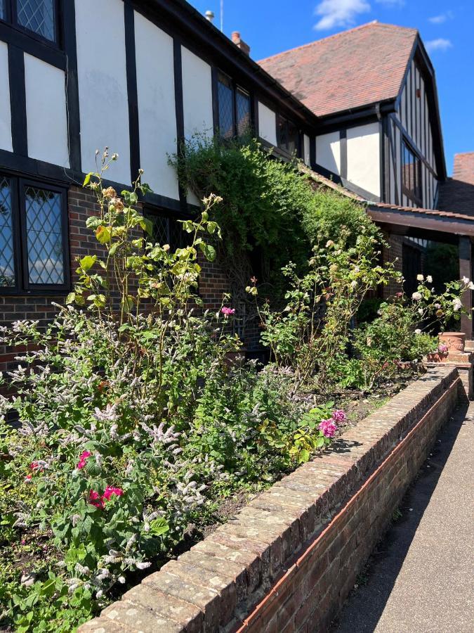 The Gatehouse At Stansted Bed & Breakfast Hallingbury Exterior photo